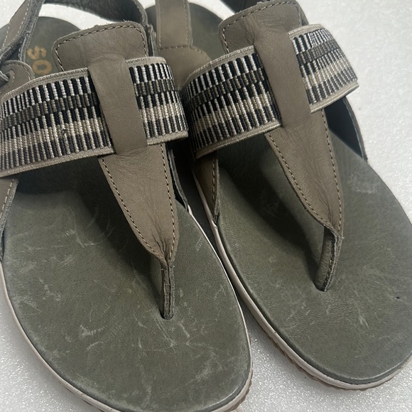 Sorel Stylish Olive Sandals size 8.5 comfy summer main image 10